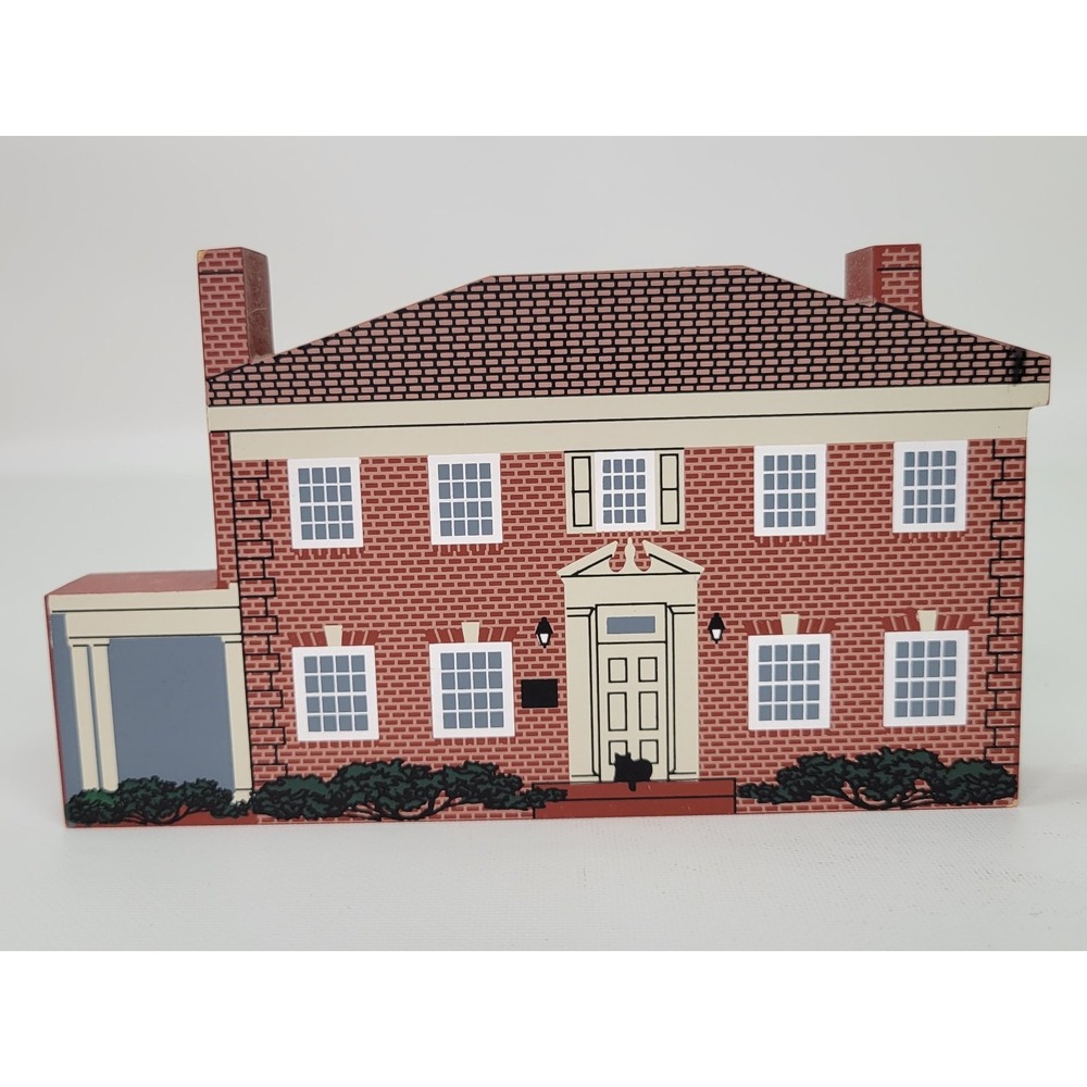 Cat's Meow‎ Ronald McDonald House Youngstown Ohio 1997 Wooden House